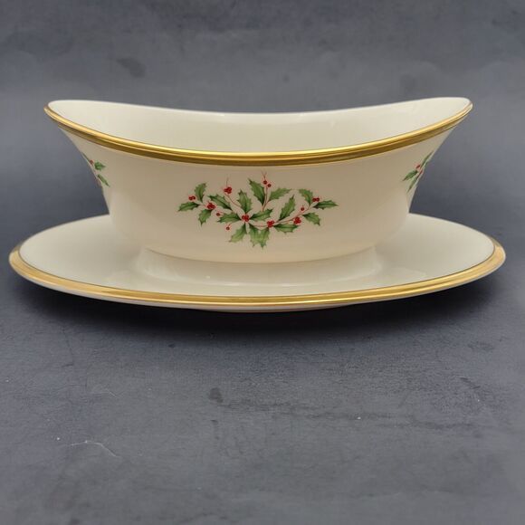 LENOX Holiday Gravy Boat Attached Underplate Holiday Holly Made in USA 24K Gold - Picture 1 of 12